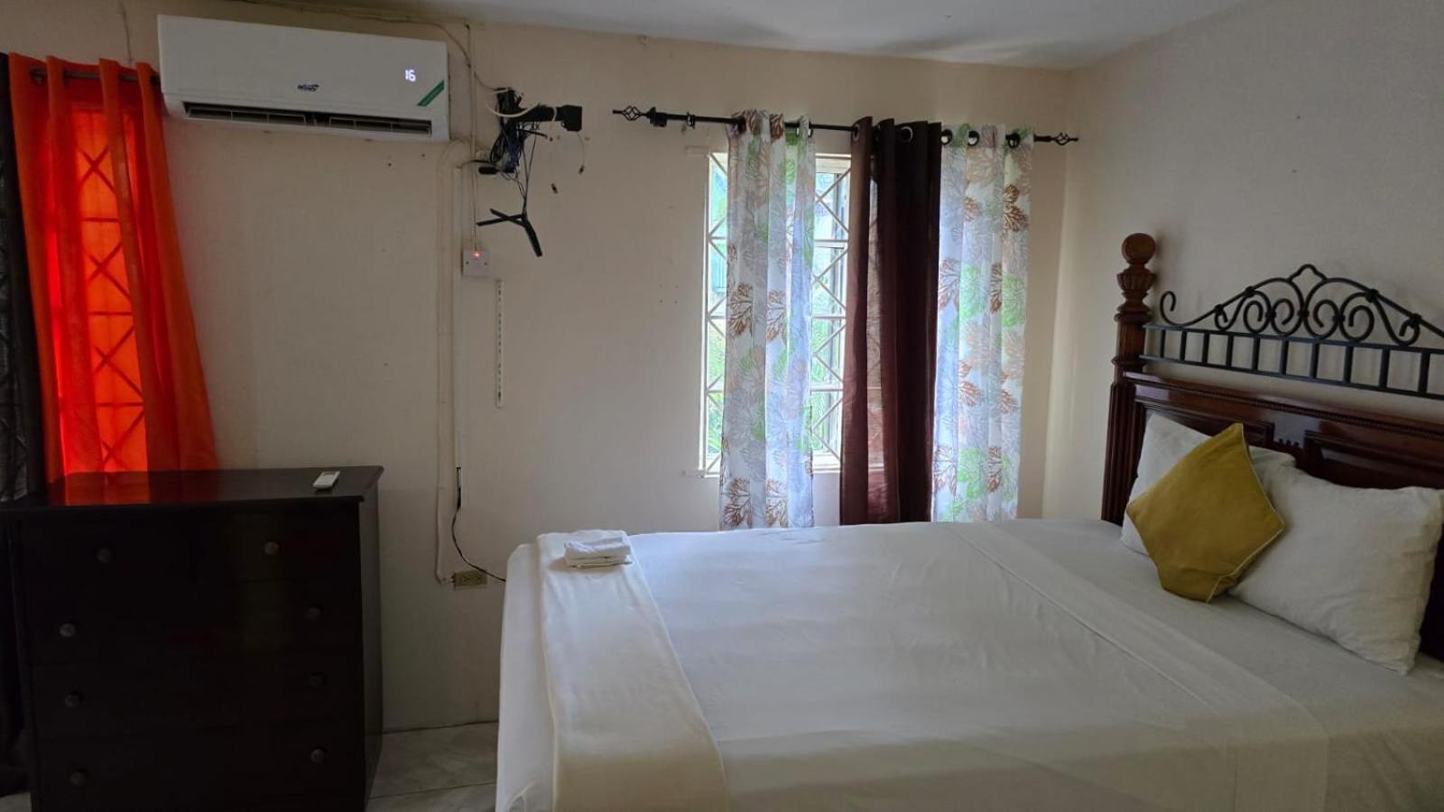 Wizzy Apartment White River Ocho Rios Quarto foto